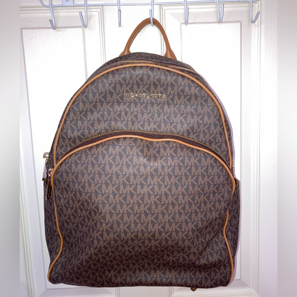 BRAND NEW W TAG! NEVER USED!! MAKE AN OFFER!!